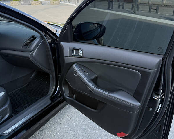 Чорний Кіа Оптіма, об'ємом двигуна 2 л та пробігом 112 тис. км за 8700 $, фото 12 на Automoto.ua