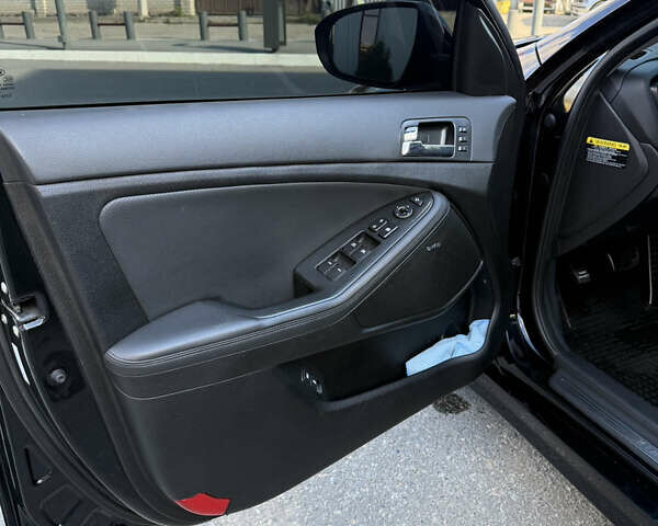 Чорний Кіа Оптіма, об'ємом двигуна 2 л та пробігом 112 тис. км за 8700 $, фото 8 на Automoto.ua