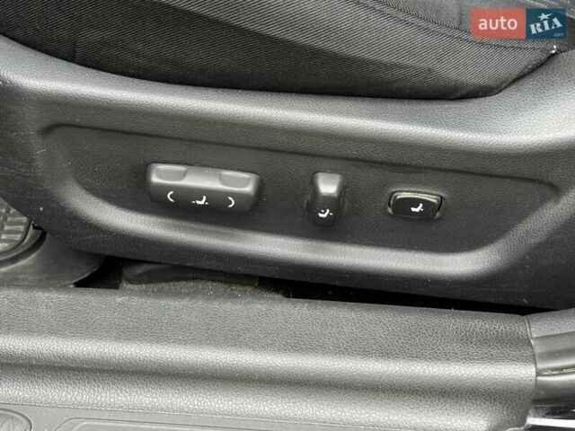 Чорний Кіа Оптіма, об'ємом двигуна 2 л та пробігом 155 тис. км за 9999 $, фото 4 на Automoto.ua