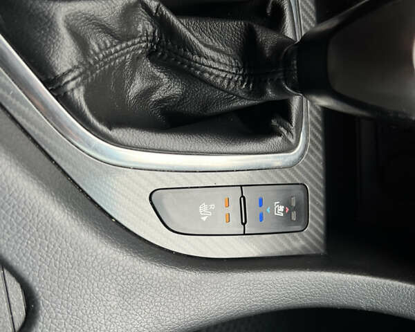 Черный Киа Оптима, объемом двигателя 2 л и пробегом 185 тыс. км за 10200 $, фото 12 на Automoto.ua