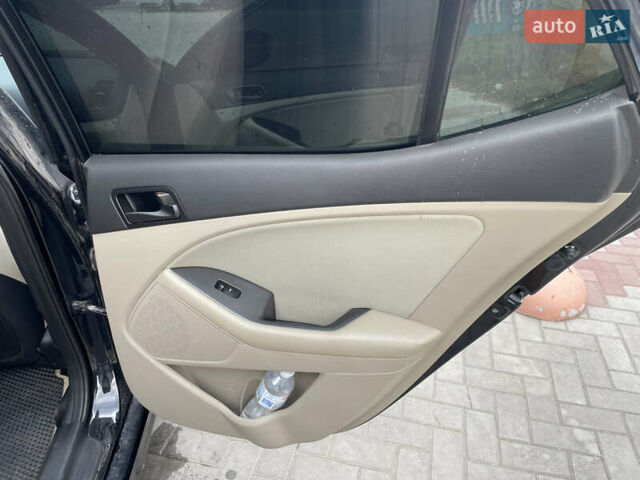 Чорний Кіа Оптіма, об'ємом двигуна 2.36 л та пробігом 199 тис. км за 8800 $, фото 16 на Automoto.ua