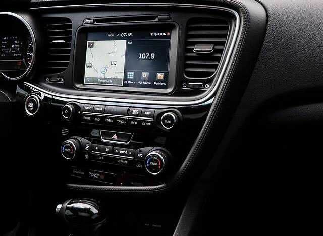 Черный Киа Оптима, объемом двигателя 2 л и пробегом 74 тыс. км за 5800 $, фото 16 на Automoto.ua