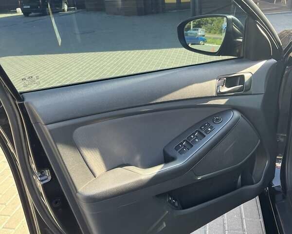 Черный Киа Оптима, объемом двигателя 2.4 л и пробегом 173 тыс. км за 10500 $, фото 4 на Automoto.ua