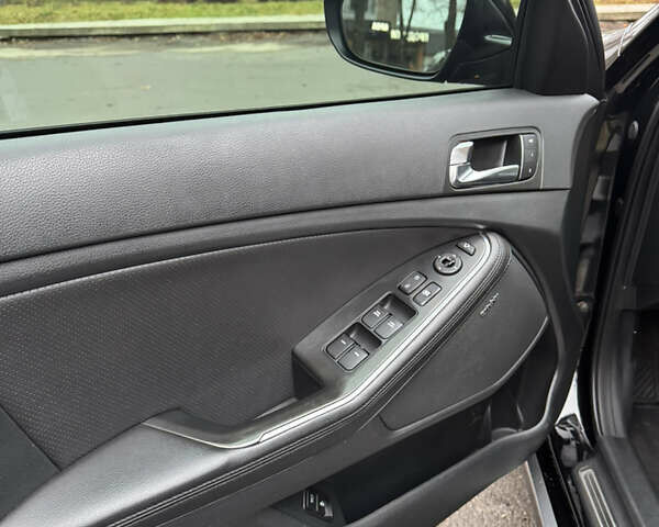 Чорний Кіа Оптіма, об'ємом двигуна 2.36 л та пробігом 168 тис. км за 10999 $, фото 13 на Automoto.ua