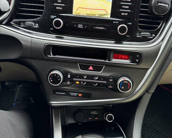 Черный Киа Оптима, объемом двигателя 2.36 л и пробегом 130 тыс. км за 11000 $, фото 12 на Automoto.ua