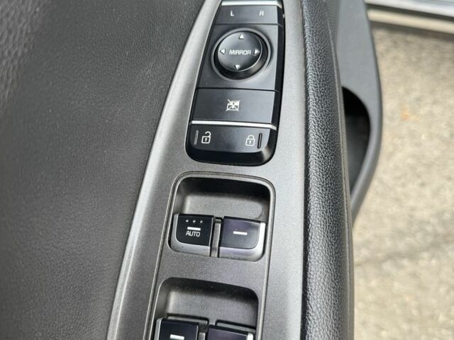 Черный Киа Оптима, объемом двигателя 2 л и пробегом 318 тыс. км за 10800 $, фото 13 на Automoto.ua