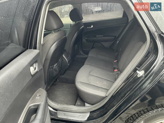 Черный Киа Оптима, объемом двигателя 2.4 л и пробегом 186 тыс. км за 9500 $, фото 6 на Automoto.ua