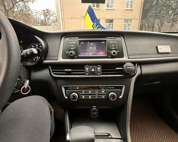 Черный Киа Оптима, объемом двигателя 2.4 л и пробегом 79 тыс. км за 10000 $, фото 9 на Automoto.ua