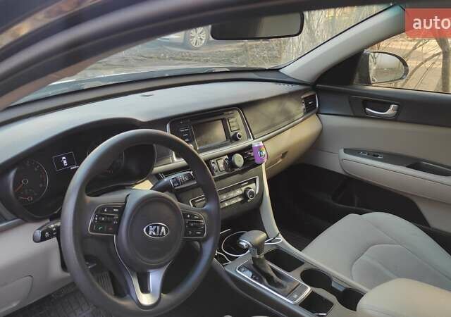Черный Киа Оптима, объемом двигателя 2.36 л и пробегом 150 тыс. км за 10800 $, фото 7 на Automoto.ua