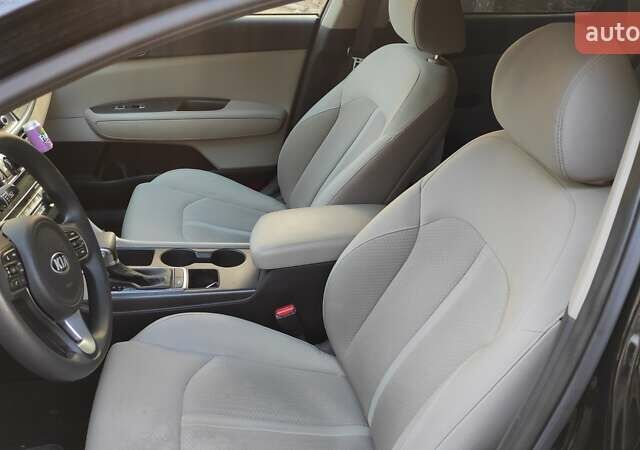 Черный Киа Оптима, объемом двигателя 2.36 л и пробегом 150 тыс. км за 10800 $, фото 8 на Automoto.ua