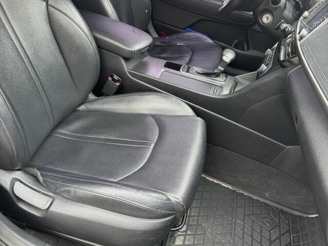 Черный Киа Оптима, объемом двигателя 2 л и пробегом 318 тыс. км за 10800 $, фото 9 на Automoto.ua