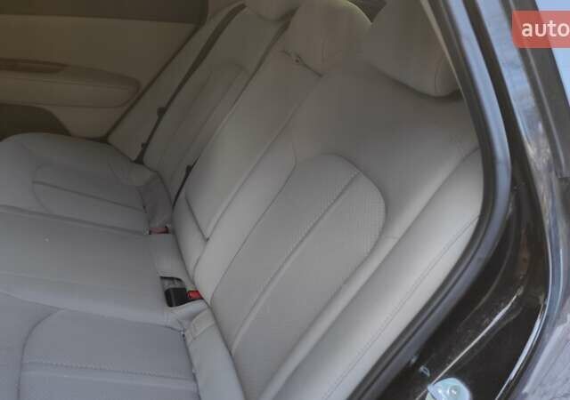 Черный Киа Оптима, объемом двигателя 2.36 л и пробегом 150 тыс. км за 10800 $, фото 11 на Automoto.ua
