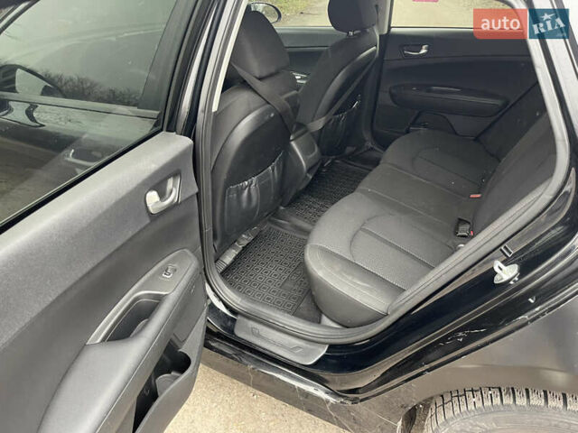 Черный Киа Оптима, объемом двигателя 2.4 л и пробегом 179 тыс. км за 11700 $, фото 13 на Automoto.ua