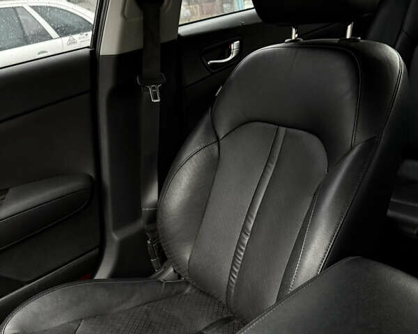 Черный Киа Оптима, объемом двигателя 2.4 л и пробегом 61 тыс. км за 12900 $, фото 10 на Automoto.ua