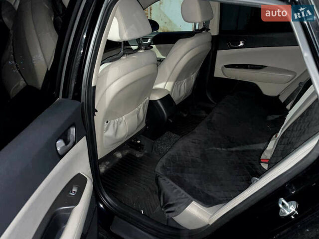Черный Киа Оптима, объемом двигателя 2.36 л и пробегом 110 тыс. км за 10400 $, фото 8 на Automoto.ua