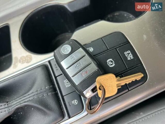 Черный Киа Оптима, объемом двигателя 2 л и пробегом 140 тыс. км за 13800 $, фото 8 на Automoto.ua