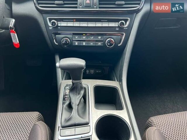 Черный Киа Оптима, объемом двигателя 2.36 л и пробегом 235 тыс. км за 11500 $, фото 24 на Automoto.ua