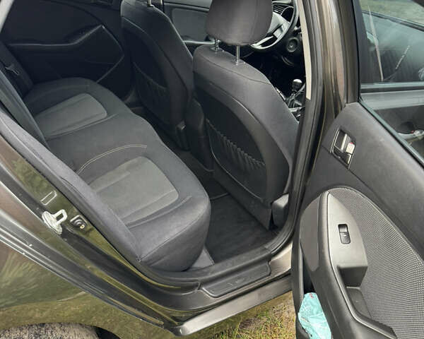 Коричневый Киа Оптима, объемом двигателя 2 л и пробегом 150 тыс. км за 8600 $, фото 7 на Automoto.ua