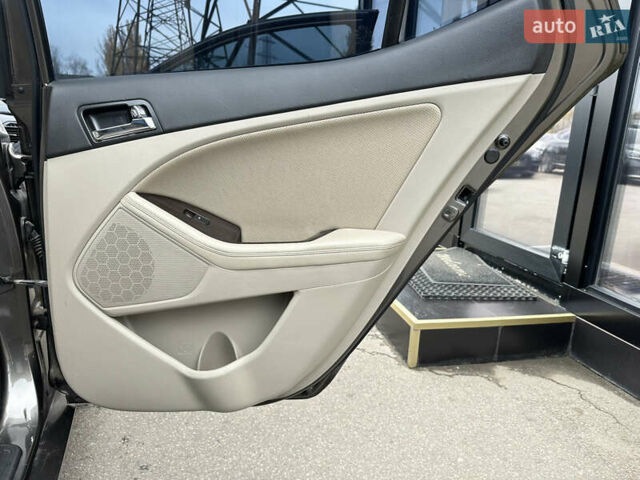 Коричневый Киа Оптима, объемом двигателя 2.36 л и пробегом 220 тыс. км за 8800 $, фото 20 на Automoto.ua