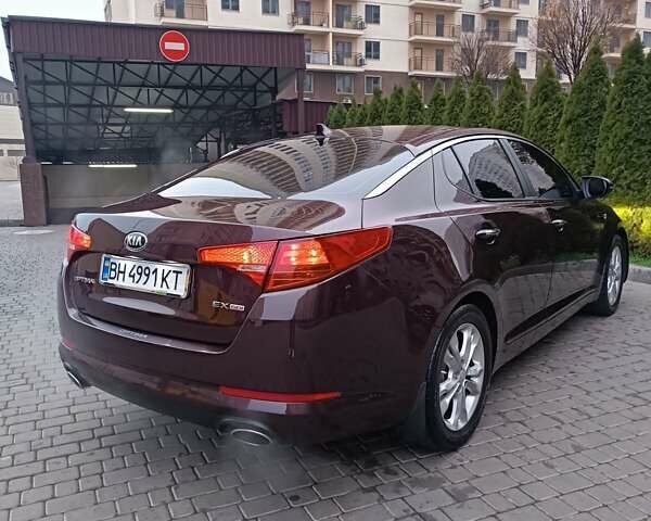 Красный Киа Оптима, объемом двигателя 2.36 л и пробегом 164 тыс. км за 10100 $, фото 4 на Automoto.ua