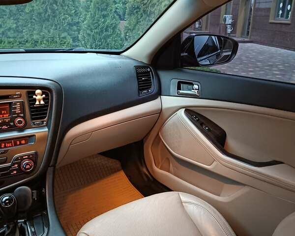 Красный Киа Оптима, объемом двигателя 2.36 л и пробегом 164 тыс. км за 10100 $, фото 22 на Automoto.ua