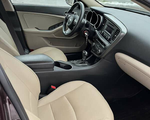 Червоний Кіа Оптіма, об'ємом двигуна 2.4 л та пробігом 223 тис. км за 9900 $, фото 10 на Automoto.ua