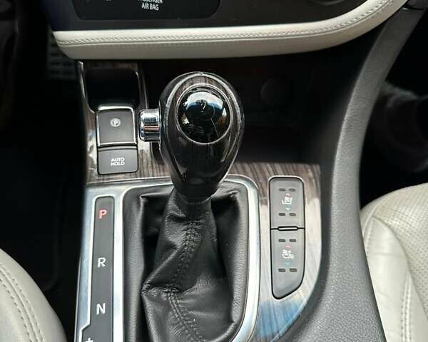 Красный Киа Оптима, объемом двигателя 2 л и пробегом 195 тыс. км за 9700 $, фото 23 на Automoto.ua