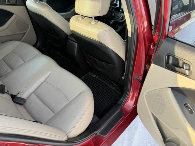 Червоний Кіа Оптіма, об'ємом двигуна 2.4 л та пробігом 125 тис. км за 7200 $, фото 5 на Automoto.ua