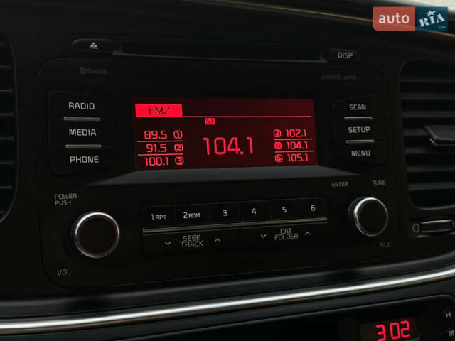 Червоний Кіа Оптіма, об'ємом двигуна 2.36 л та пробігом 116 тис. км за 9999 $, фото 11 на Automoto.ua