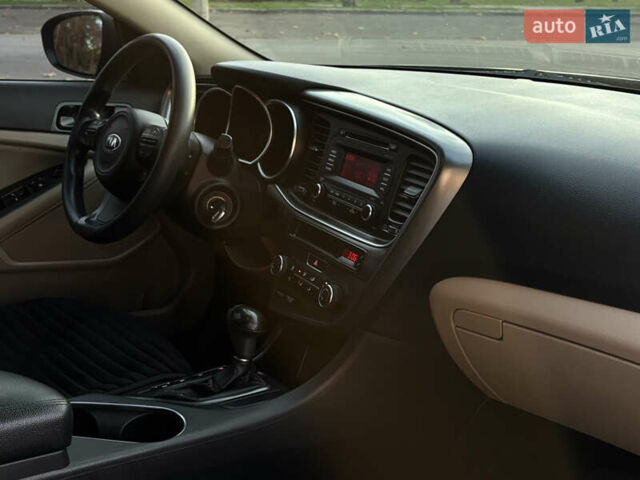 Червоний Кіа Оптіма, об'ємом двигуна 2.36 л та пробігом 116 тис. км за 9999 $, фото 15 на Automoto.ua