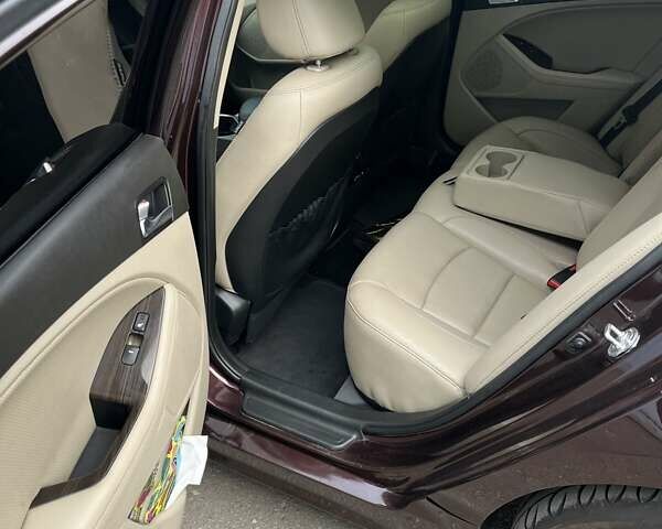 Красный Киа Оптима, объемом двигателя 2.36 л и пробегом 142 тыс. км за 10800 $, фото 7 на Automoto.ua