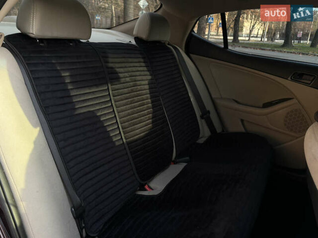 Червоний Кіа Оптіма, об'ємом двигуна 2.36 л та пробігом 116 тис. км за 9999 $, фото 17 на Automoto.ua