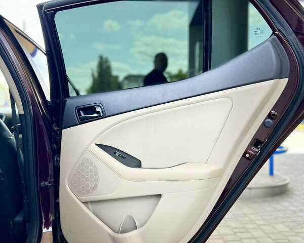 Червоний Кіа Оптіма, об'ємом двигуна 2.4 л та пробігом 184 тис. км за 9499 $, фото 21 на Automoto.ua