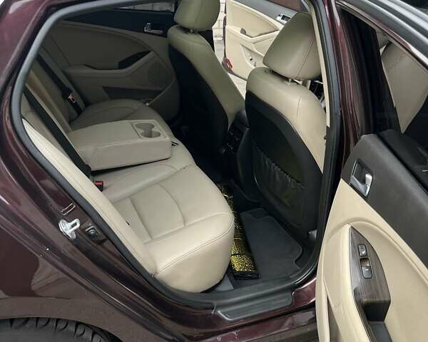 Красный Киа Оптима, объемом двигателя 2.36 л и пробегом 142 тыс. км за 10800 $, фото 9 на Automoto.ua