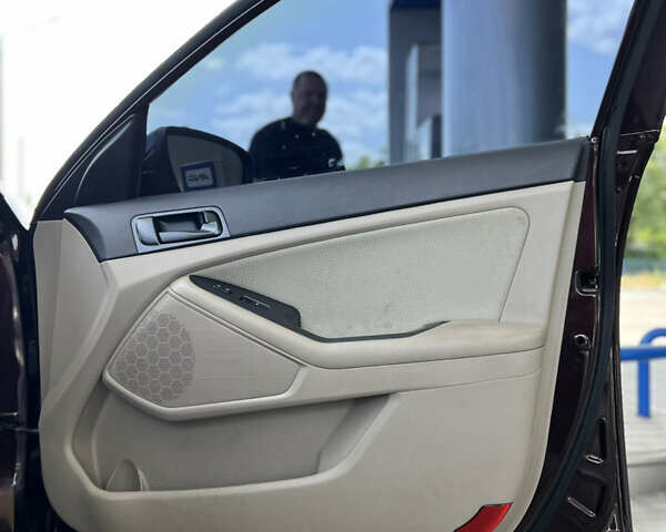 Червоний Кіа Оптіма, об'ємом двигуна 2.4 л та пробігом 184 тис. км за 9499 $, фото 17 на Automoto.ua