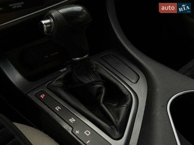 Червоний Кіа Оптіма, об'ємом двигуна 2.36 л та пробігом 116 тис. км за 9999 $, фото 13 на Automoto.ua