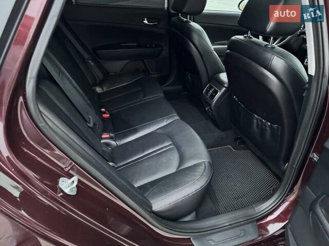 Красный Киа Оптима, объемом двигателя 2.4 л и пробегом 154 тыс. км за 11990 $, фото 40 на Automoto.ua