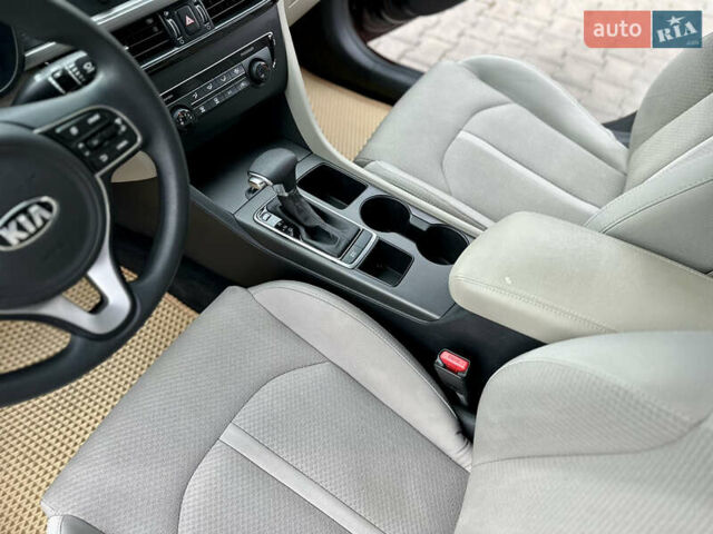 Красный Киа Оптима, объемом двигателя 2.36 л и пробегом 210 тыс. км за 11200 $, фото 37 на Automoto.ua