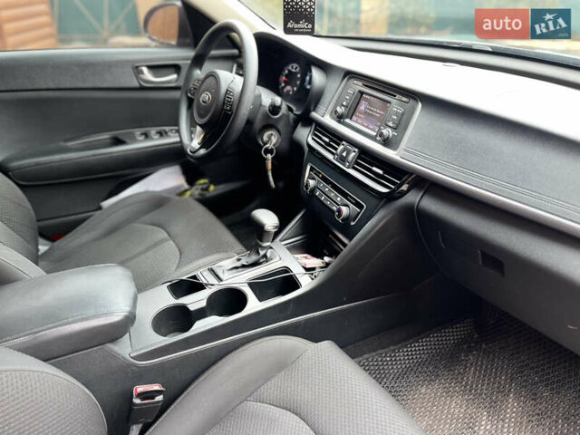 Красный Киа Оптима, объемом двигателя 2.36 л и пробегом 129 тыс. км за 10000 $, фото 14 на Automoto.ua