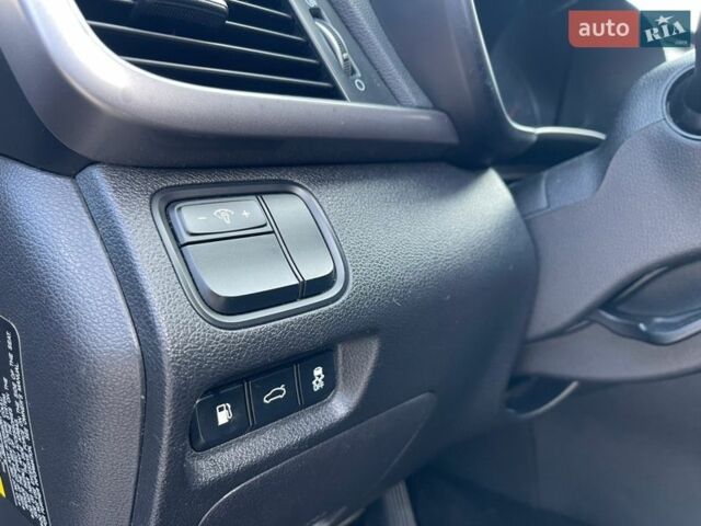 Червоний Кіа Оптіма, об'ємом двигуна 2.36 л та пробігом 170 тис. км за 9300 $, фото 17 на Automoto.ua