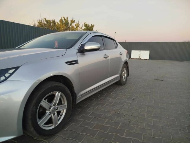 Серый Киа Оптима, объемом двигателя 2 л и пробегом 290 тыс. км за 9000 $, фото 3 на Automoto.ua