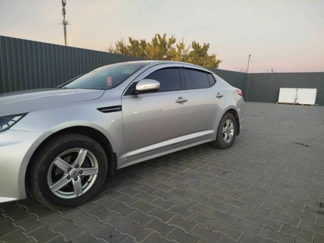 Серый Киа Оптима, объемом двигателя 2 л и пробегом 290 тыс. км за 9000 $, фото 5 на Automoto.ua