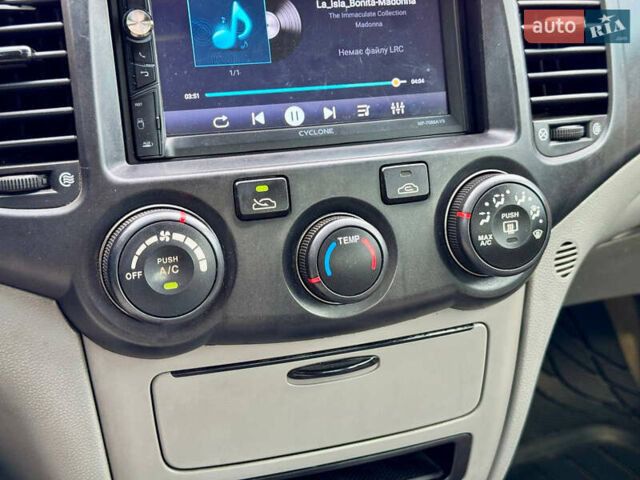 Серый Киа Оптима, объемом двигателя 2.66 л и пробегом 219 тыс. км за 4500 $, фото 12 на Automoto.ua