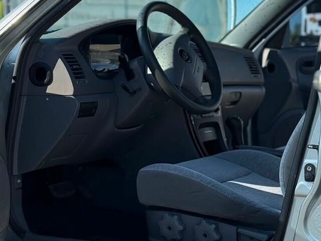 Серый Киа Оптима, объемом двигателя 2 л и пробегом 54 тыс. км за 5400 $, фото 7 на Automoto.ua