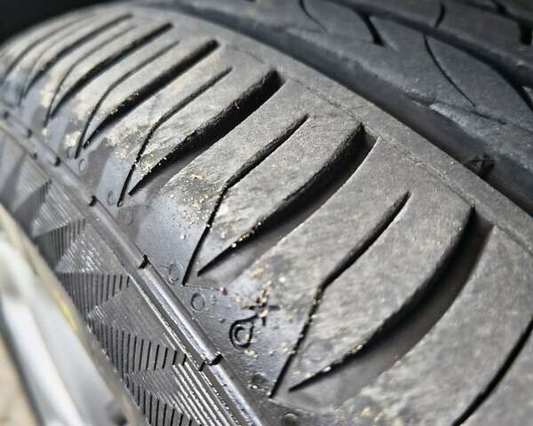 Сірий Кіа Оптіма, об'ємом двигуна 2 л та пробігом 175 тис. км за 9999 $, фото 8 на Automoto.ua