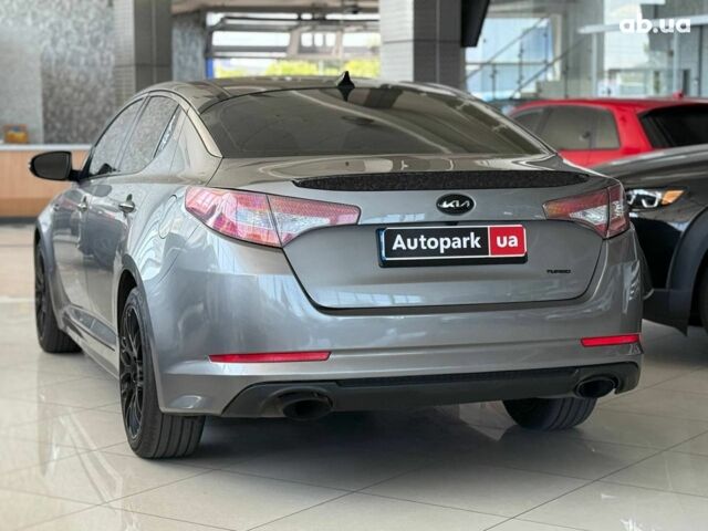 Серый Киа Оптима, объемом двигателя 2 л и пробегом 238 тыс. км за 10440 $, фото 4 на Automoto.ua