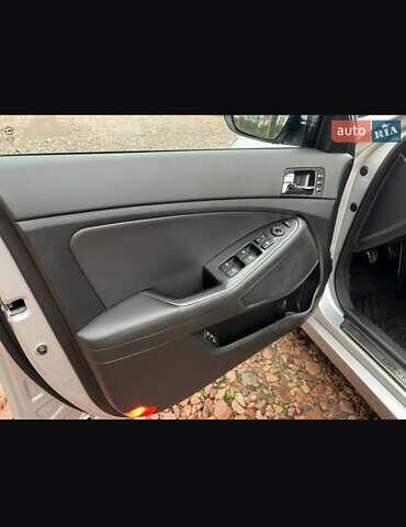 Серый Киа Оптима, объемом двигателя 2 л и пробегом 195 тыс. км за 10700 $, фото 3 на Automoto.ua