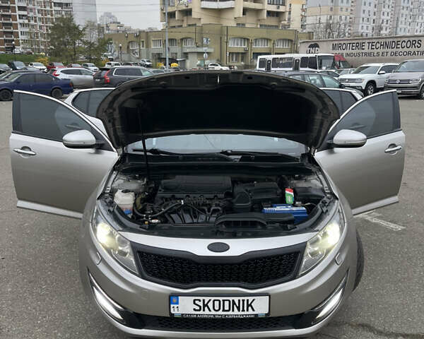 Серый Киа Оптима, объемом двигателя 2 л и пробегом 245 тыс. км за 10500 $, фото 5 на Automoto.ua