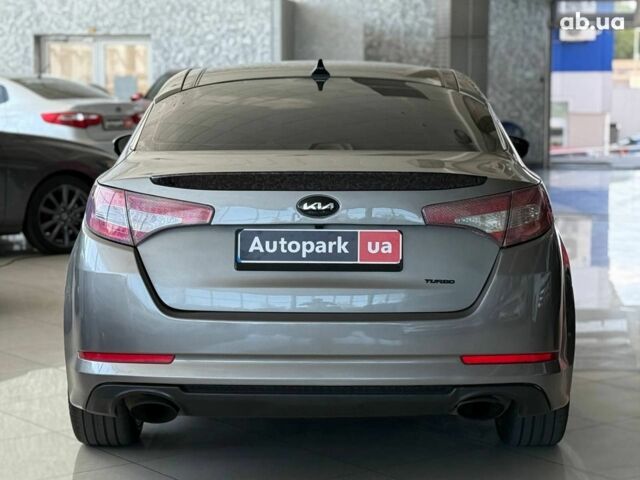 Серый Киа Оптима, объемом двигателя 2 л и пробегом 238 тыс. км за 10440 $, фото 5 на Automoto.ua