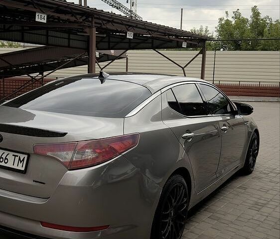Сірий Кіа Оптіма, об'ємом двигуна 2 л та пробігом 256 тис. км за 8922 $, фото 2 на Automoto.ua